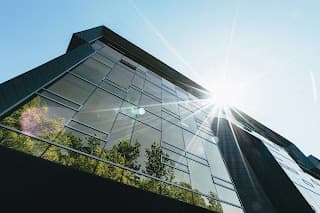 Licitação de R$ 537 mil contrata para instalação de películas de proteção solar