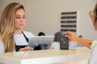 Reaberta licitação para contratação de recepcionistas
